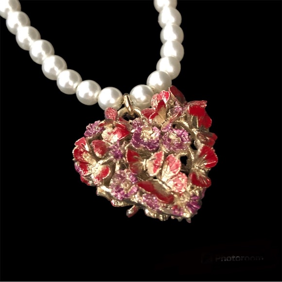 RARE Dior 2024 Pearl Heart of Butterflies  Pendant Necklace 2024 Cruise - Picture 3 of 12